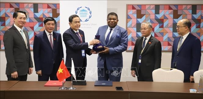 NA Vice Chairman meets with IPU Secretary General in Bahrain